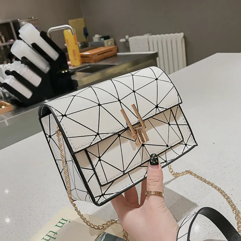 Women's PU Crossbody Messenger Bag Fashion Leather Chain Shoulder Bag Females Foreign Style Shopping Square Phone Bag Handbag