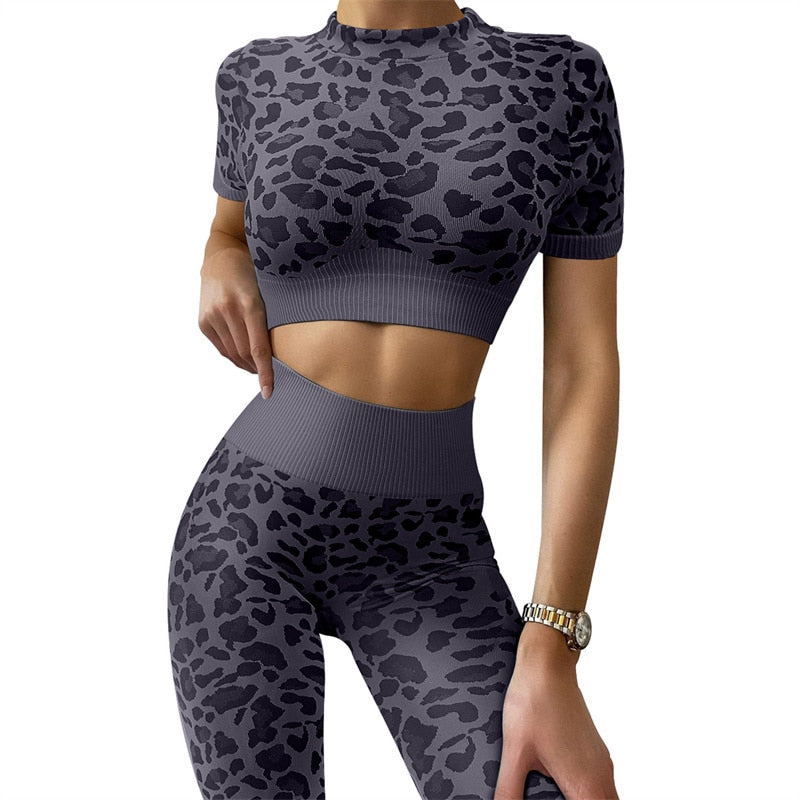 Seamless Yoga Suit Women Fitness Suits Leopard Print Short Sleeve Crop Top Tight Hip Lift Pants Yoga Set  Women Sport Suits