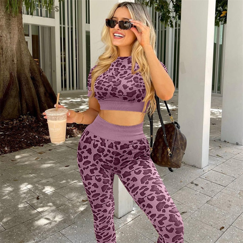 Seamless Yoga Suit Women Fitness Suits Leopard Print Short Sleeve Crop Top Tight Hip Lift Pants Yoga Set  Women Sport Suits